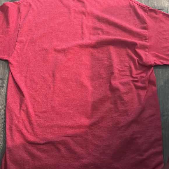 A red tee shirt with the words hung and a picture of stitch - Picture 2 of 2